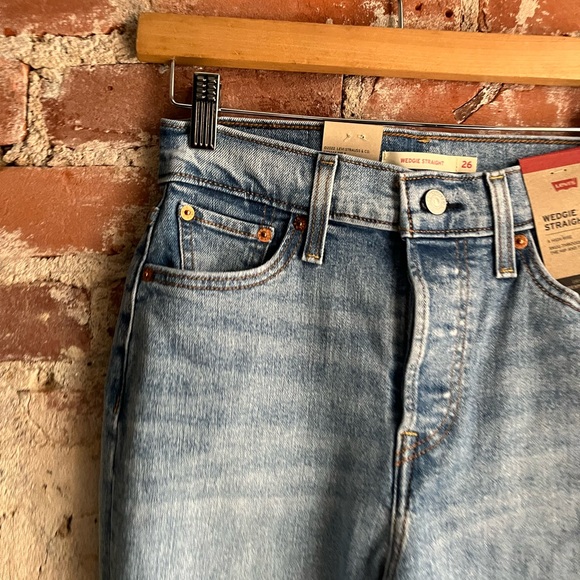 Levi's® Wedgie Destructed Straight Jeans NWT Light Wash - Picture 5 of 7